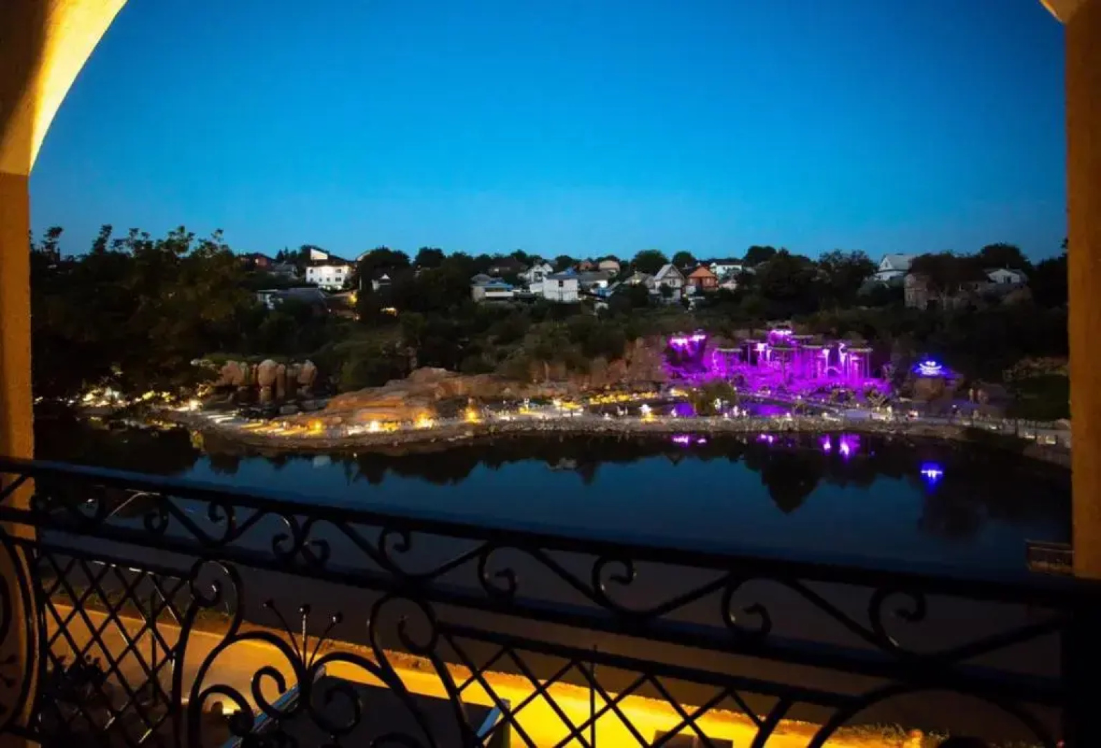 Gotel' River House