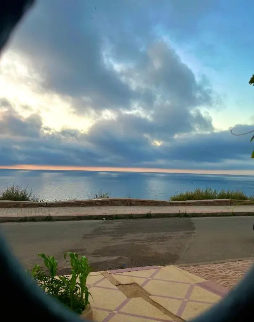 Seaside View: Enjoy Sunsets at fully equipped Apt.