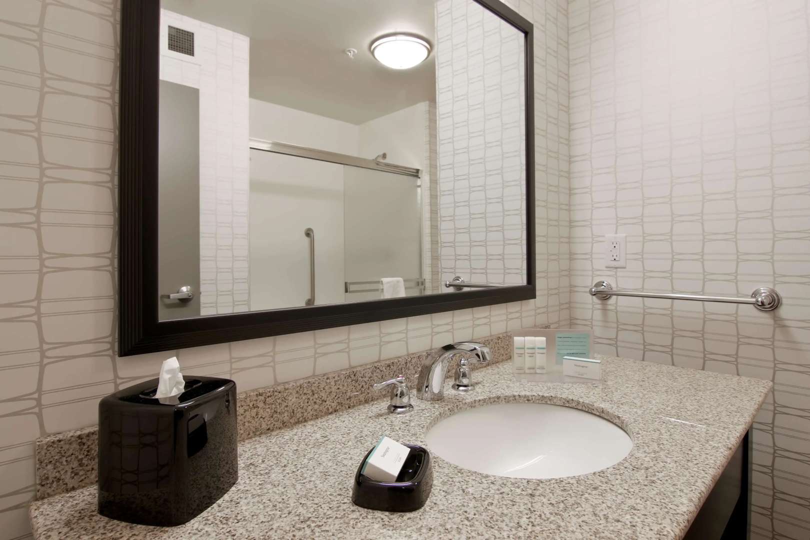 Hampton Inn & Suites Bellevue Downtown-Seattle