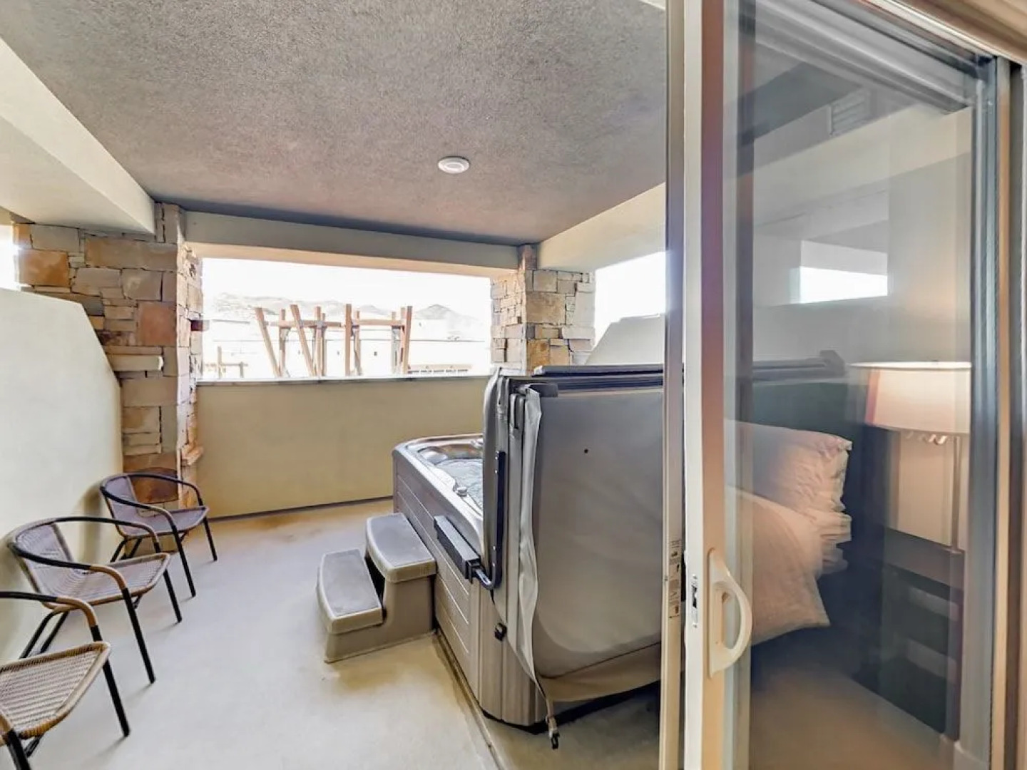 2BR Hot Tub Condo in Newpark by RedAwning