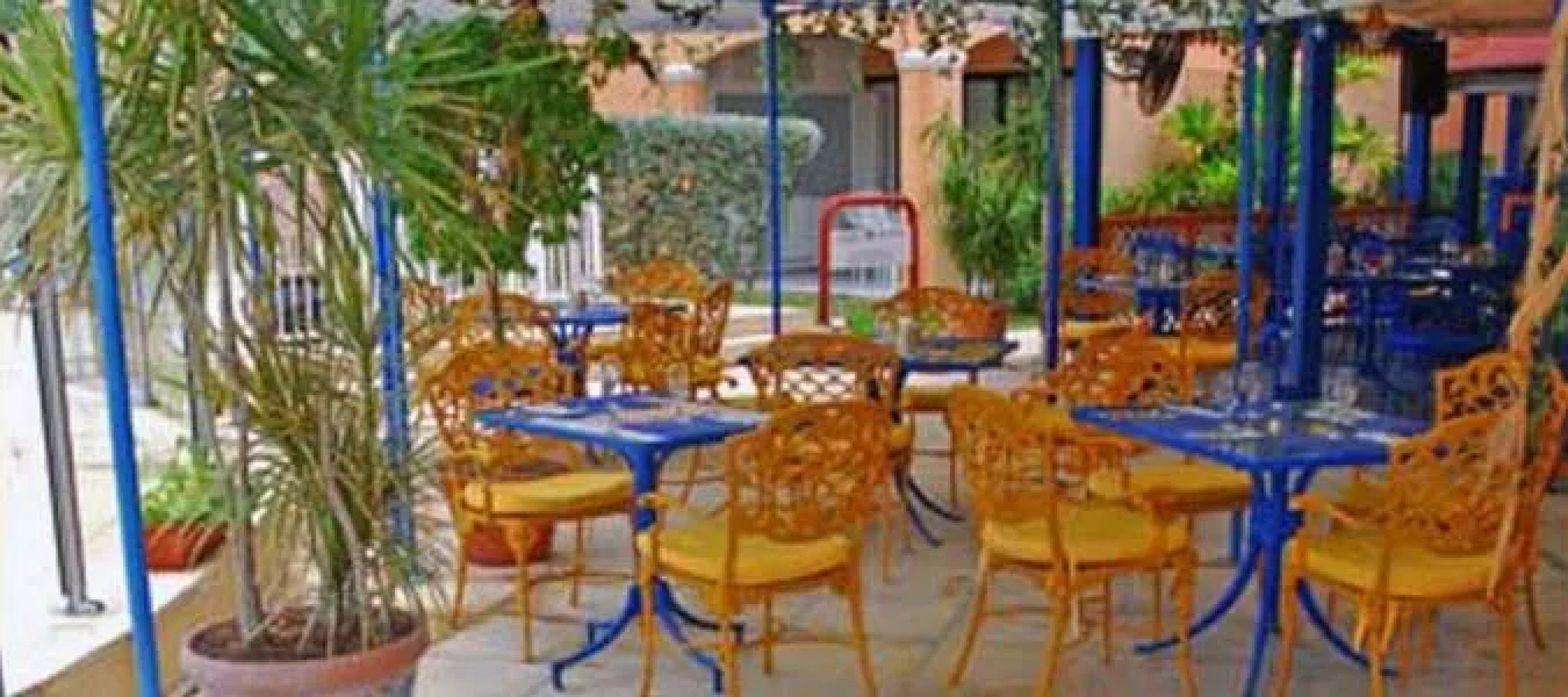 Le Flamboyant Village