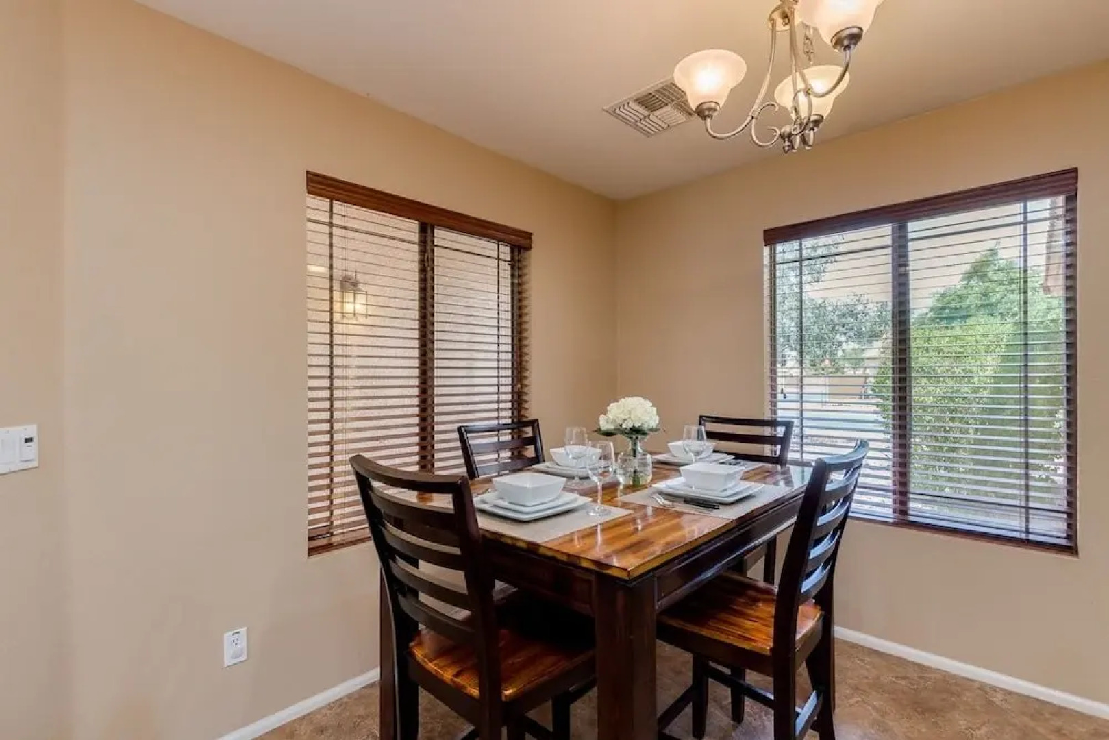 Stratford Place - 4 Br home by RedAwning