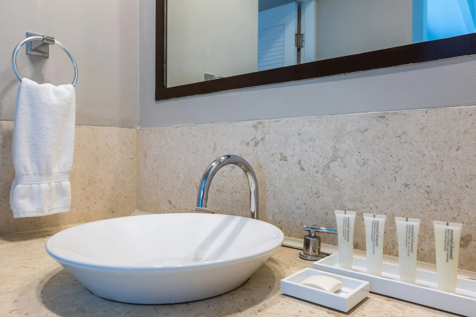 Peace & Plenty Island Cottages