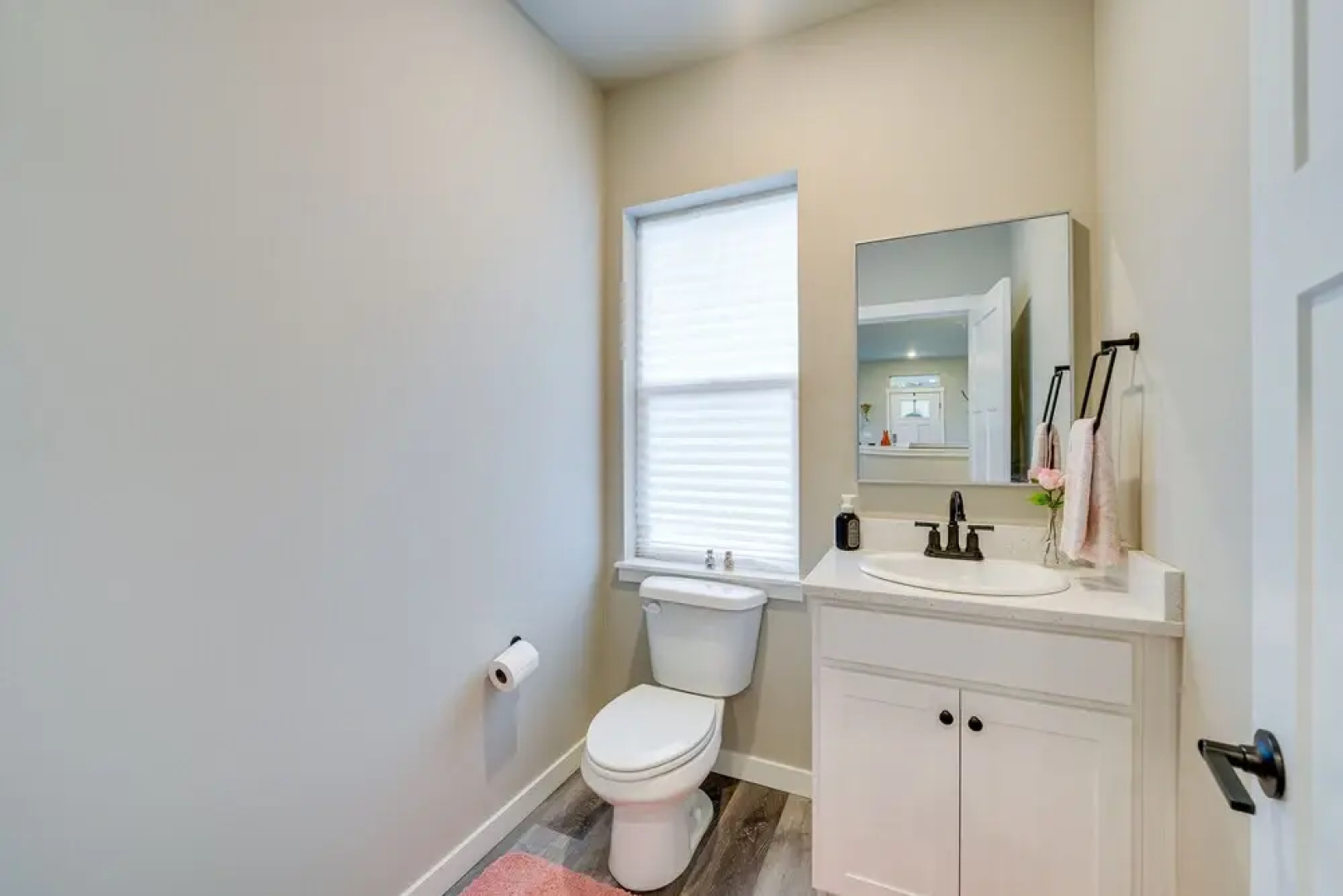 Modern Blaine Vacation Rental, 33 Mi to Vancouver!