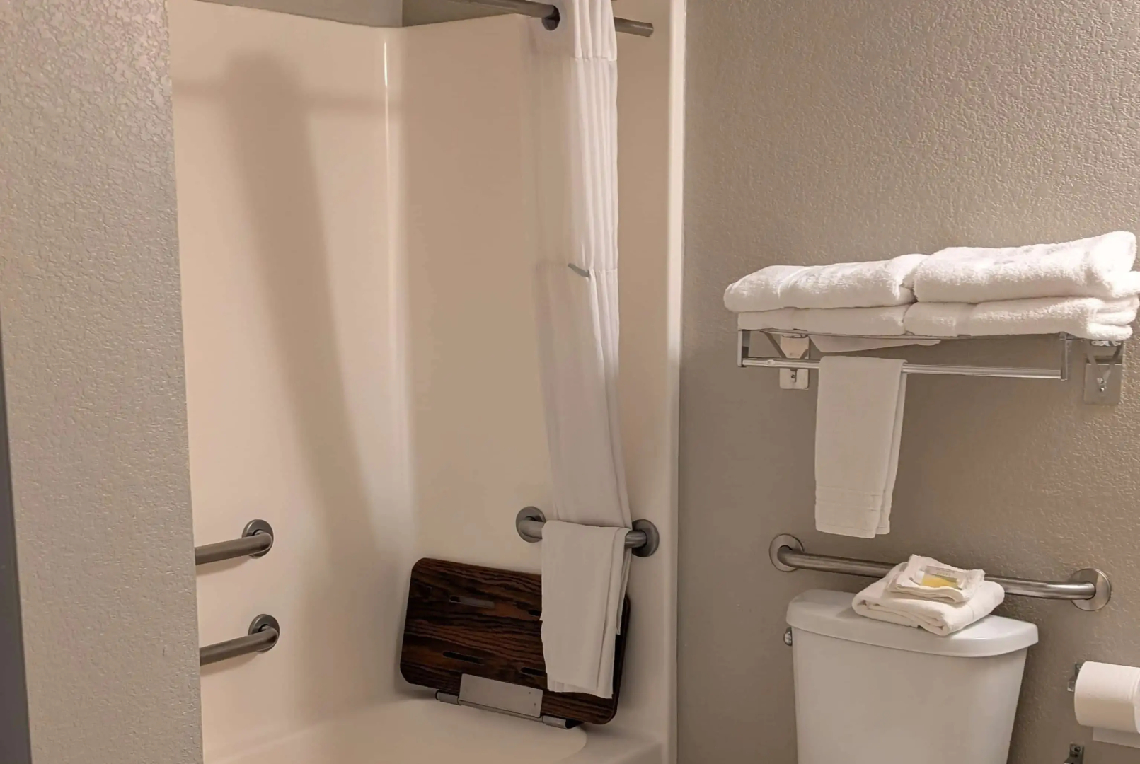 Days Inn & Suites by Wyndham Castle Rock