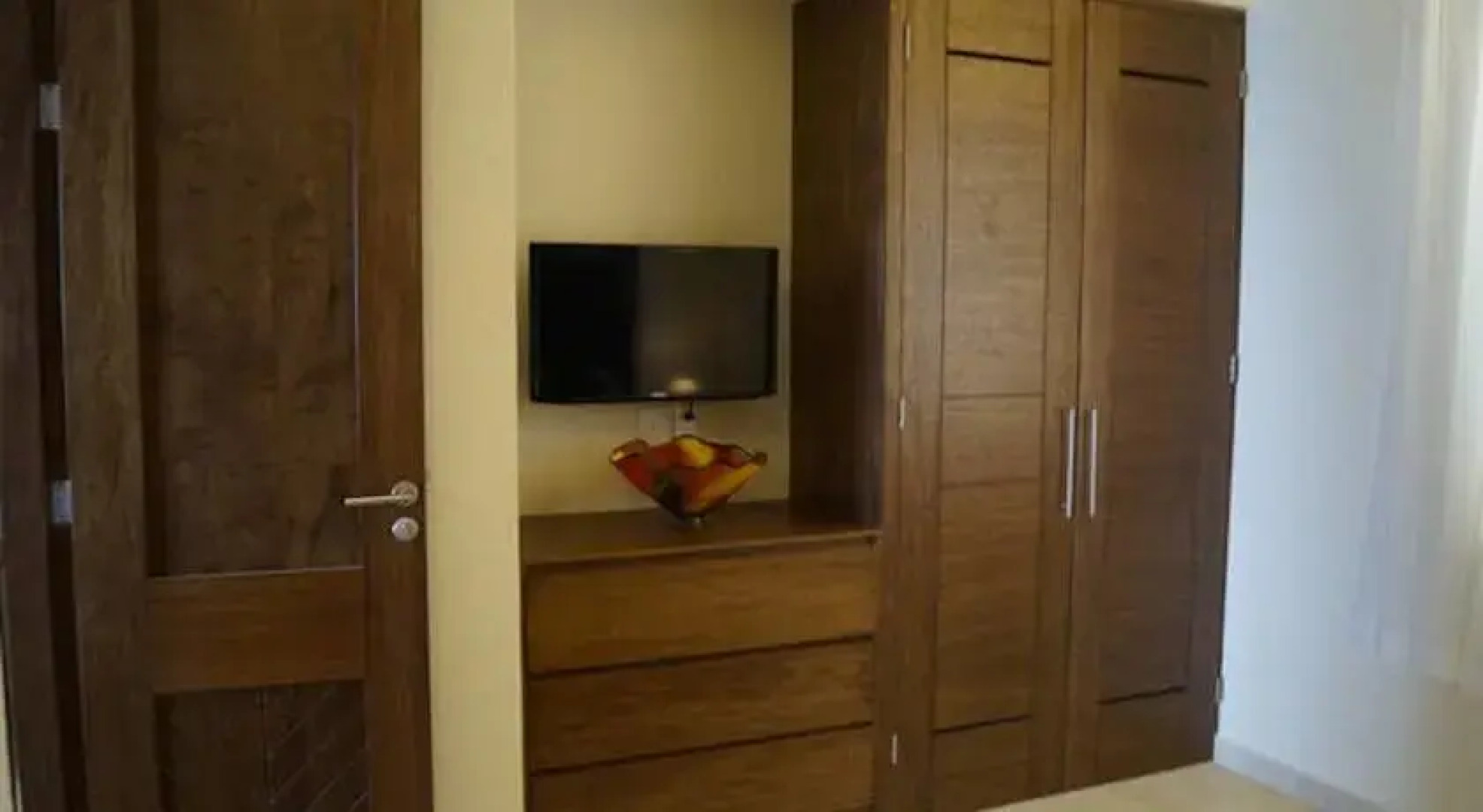 Luxury Condo V177 Romantic Zone