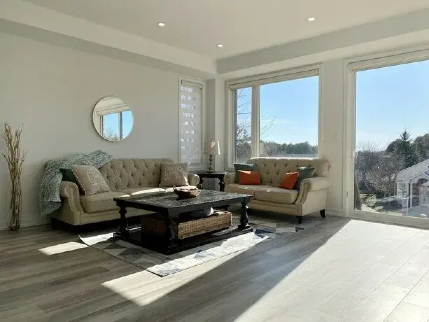 Luxurious Waterfront Residence