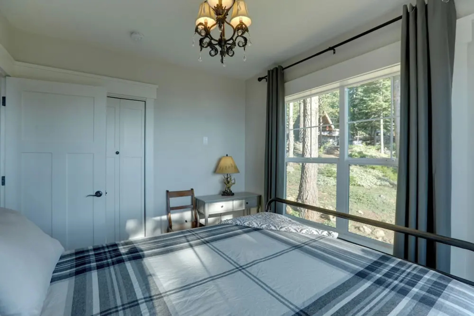 Lake Tahoe Views & Hot Tub: Stunning Luxury Home!