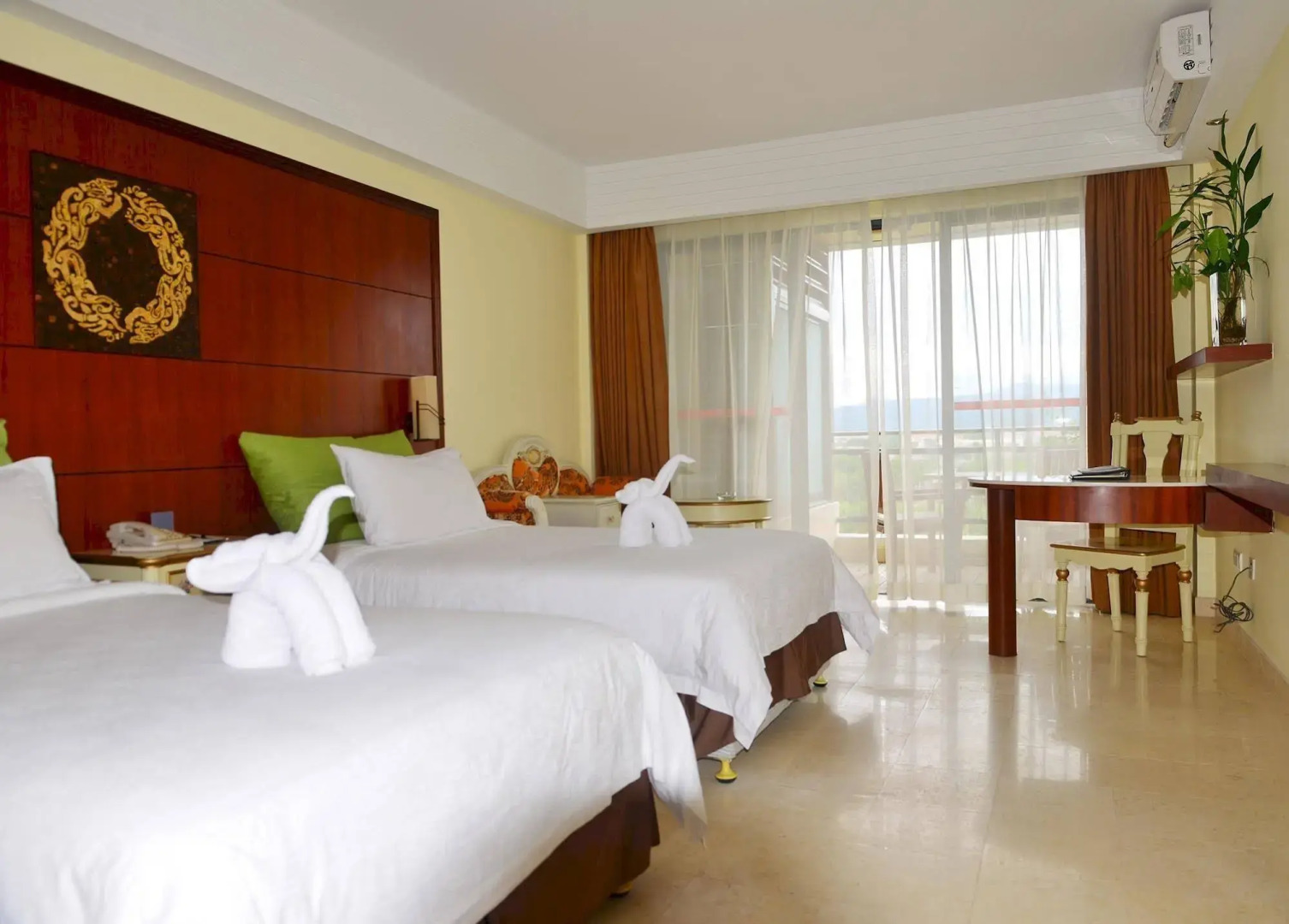 Xinglong Old Banyan Hotel - Wanning