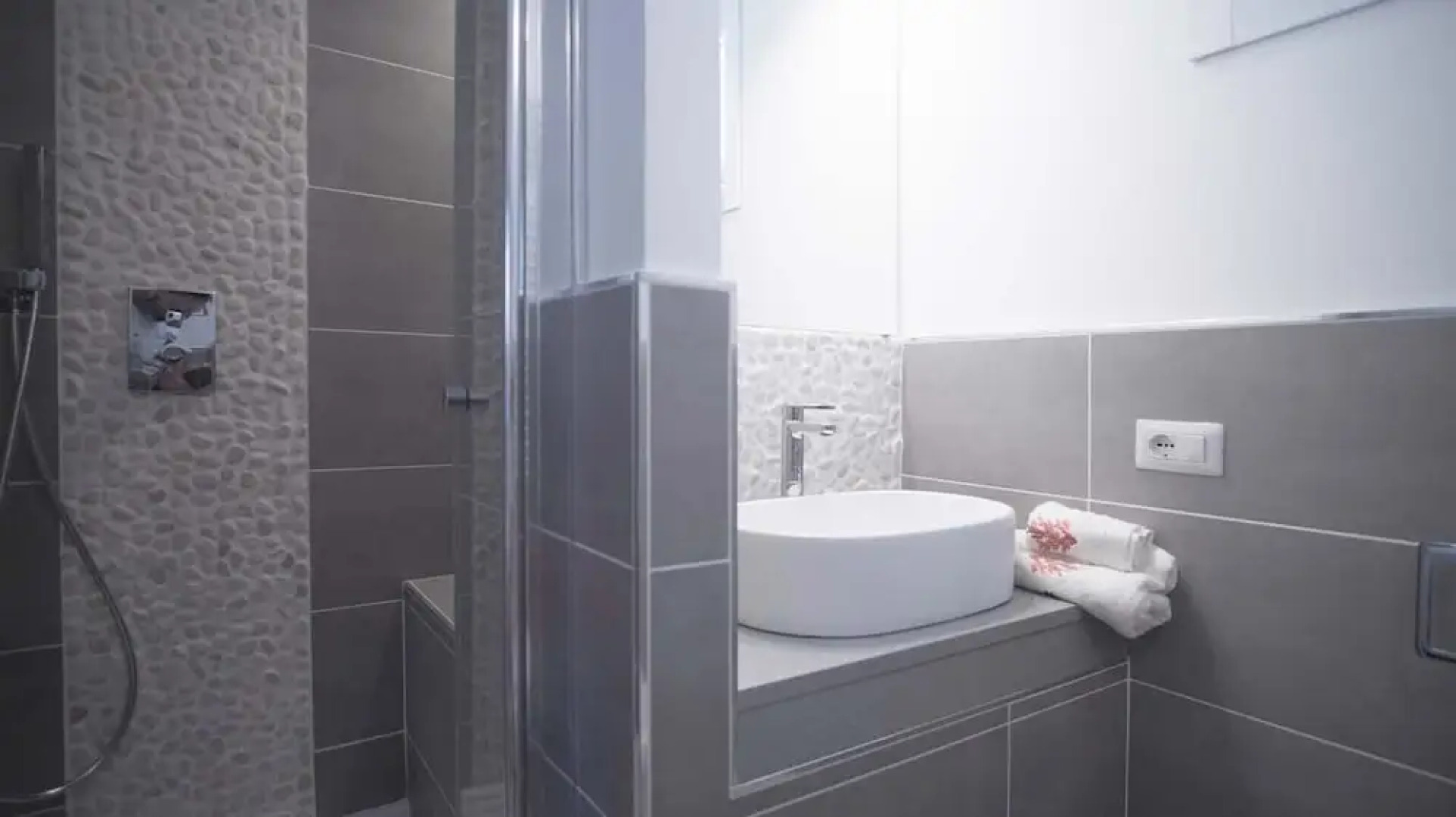 Spacious Villa with 4 rooms, pool, solarium & garden