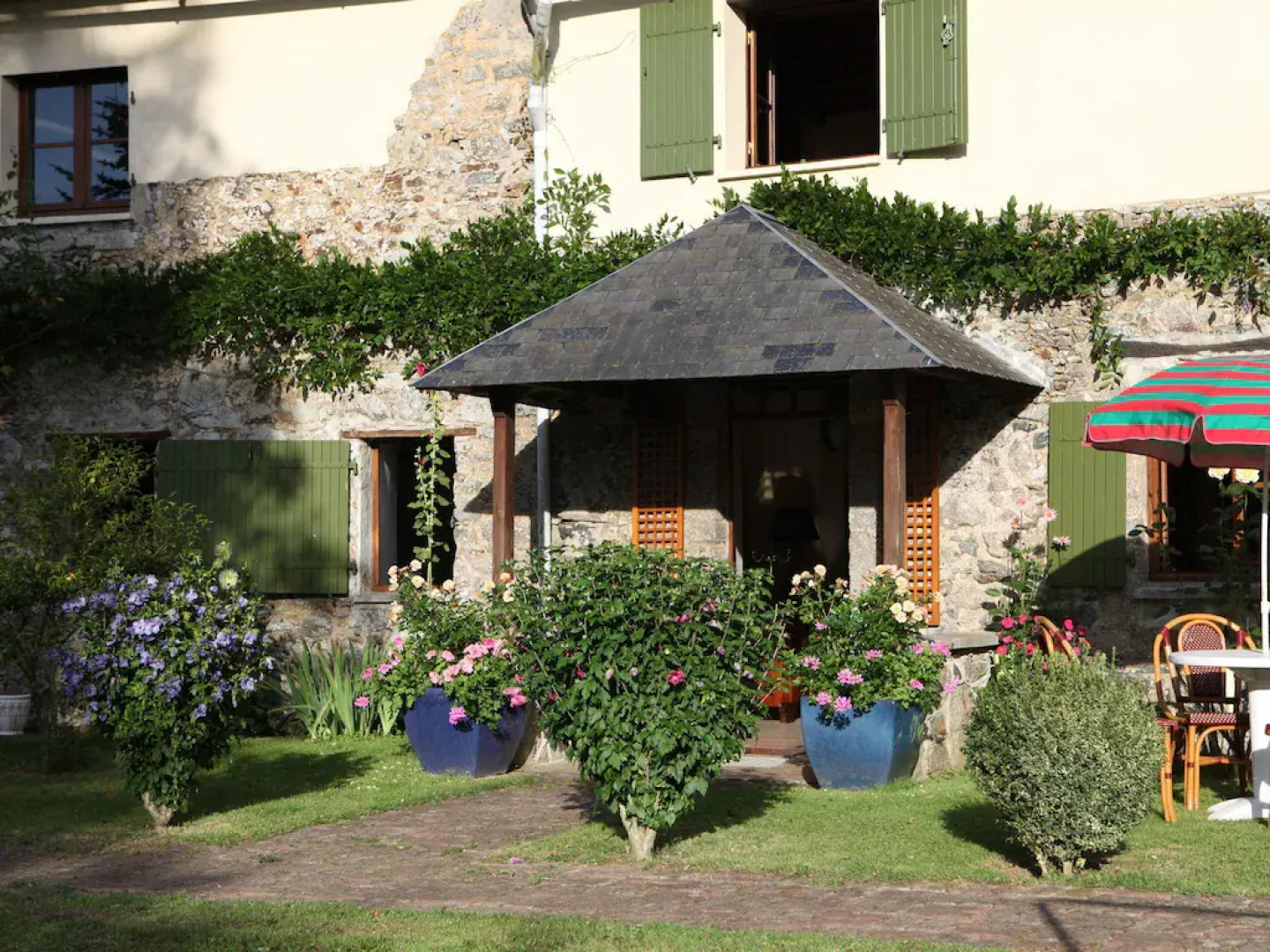 Typical Norman Farmhouse With Free Wifi, a Short Drive From the Coast