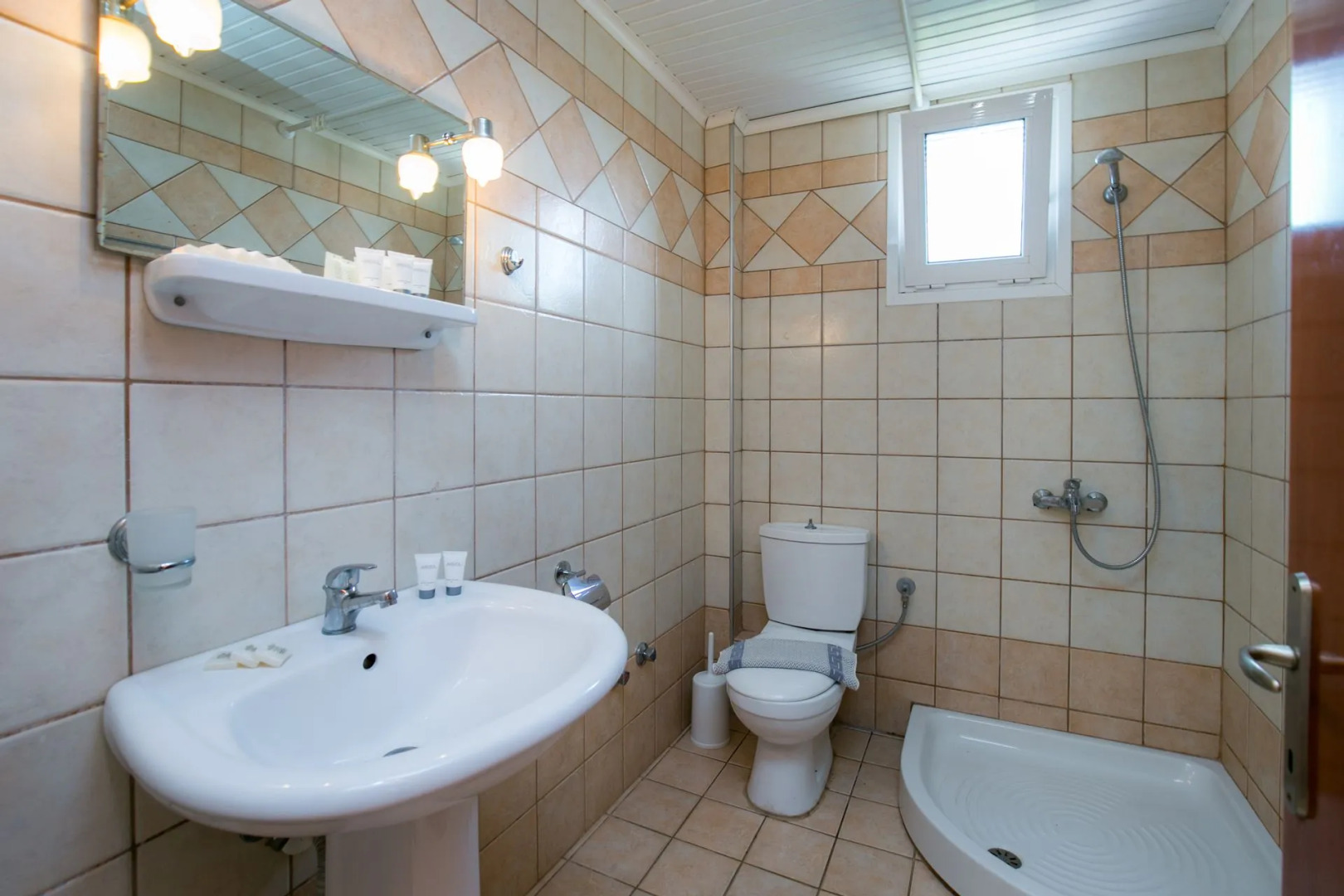 Kapahi Sea View Apartments & Suites