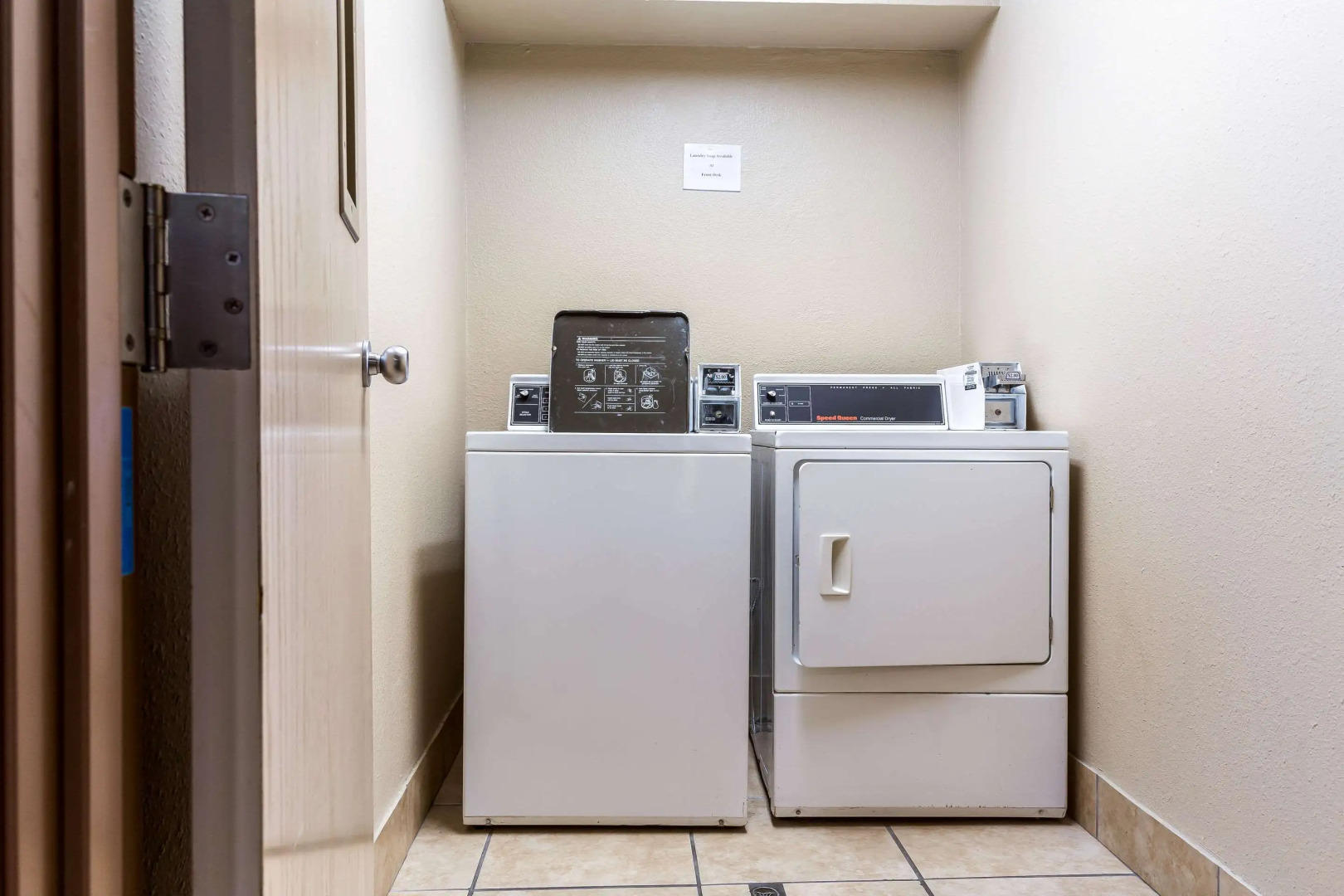 Econo Lodge Inn & Suites Fairview Heights - St. Louis