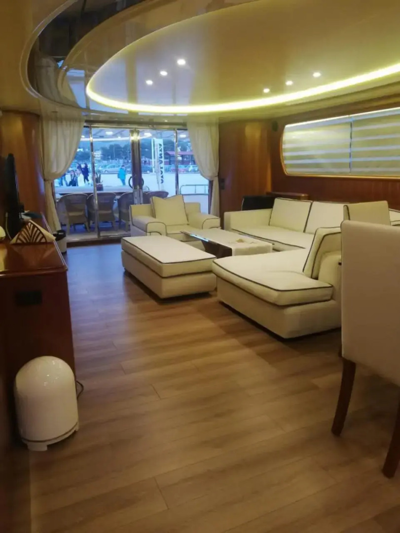 Falcon superyacht 100ft