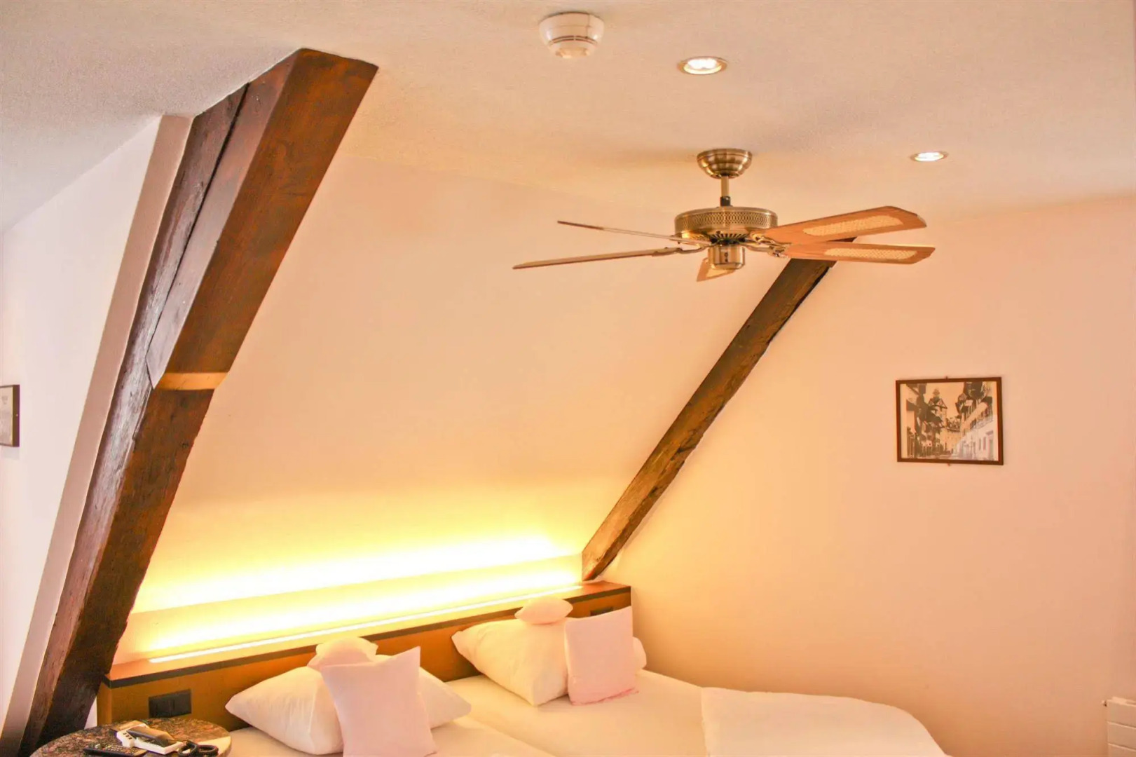 ROESLI Guest House
