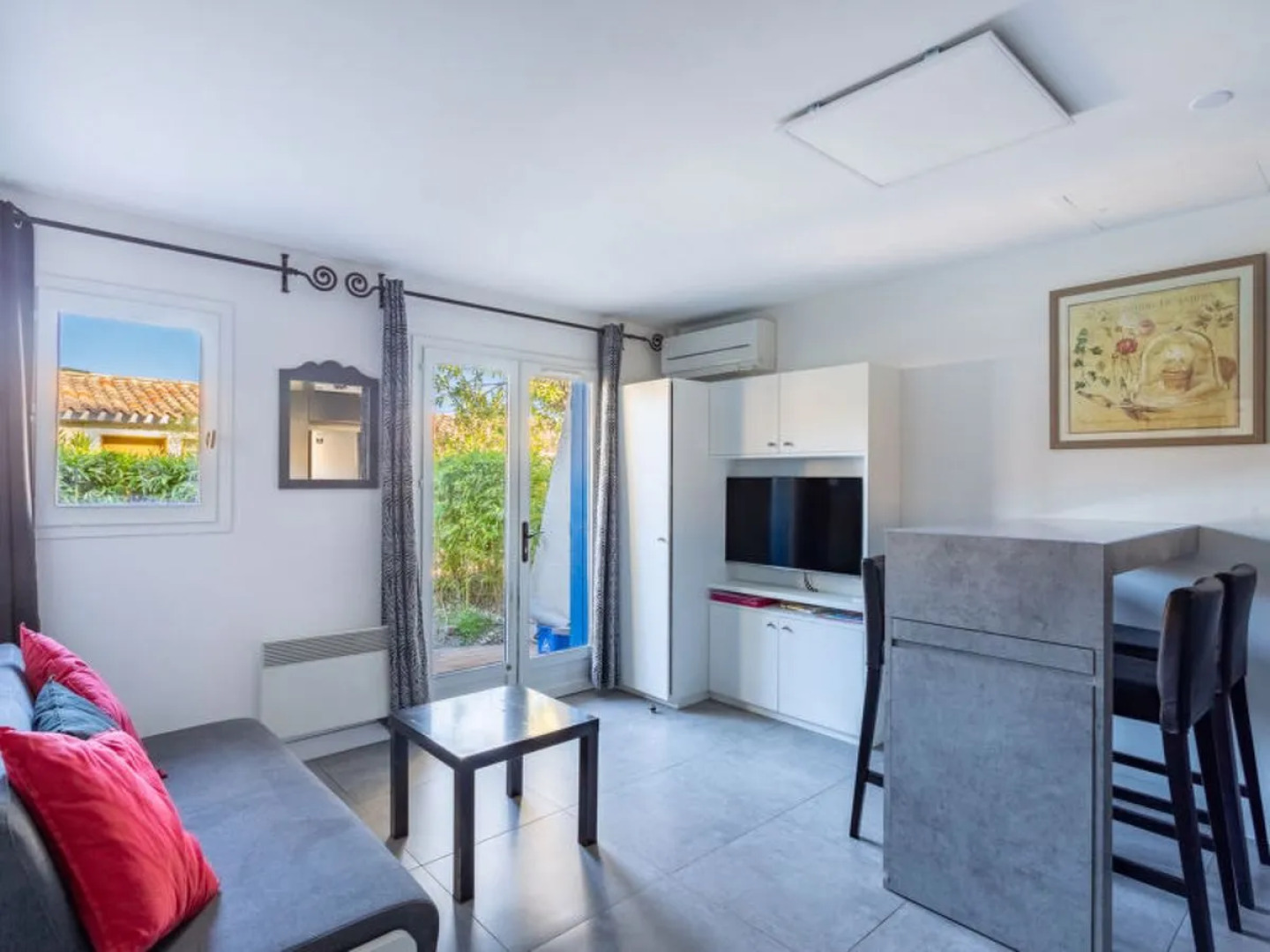 Cap Negre : Domaine de la Pinede 33542