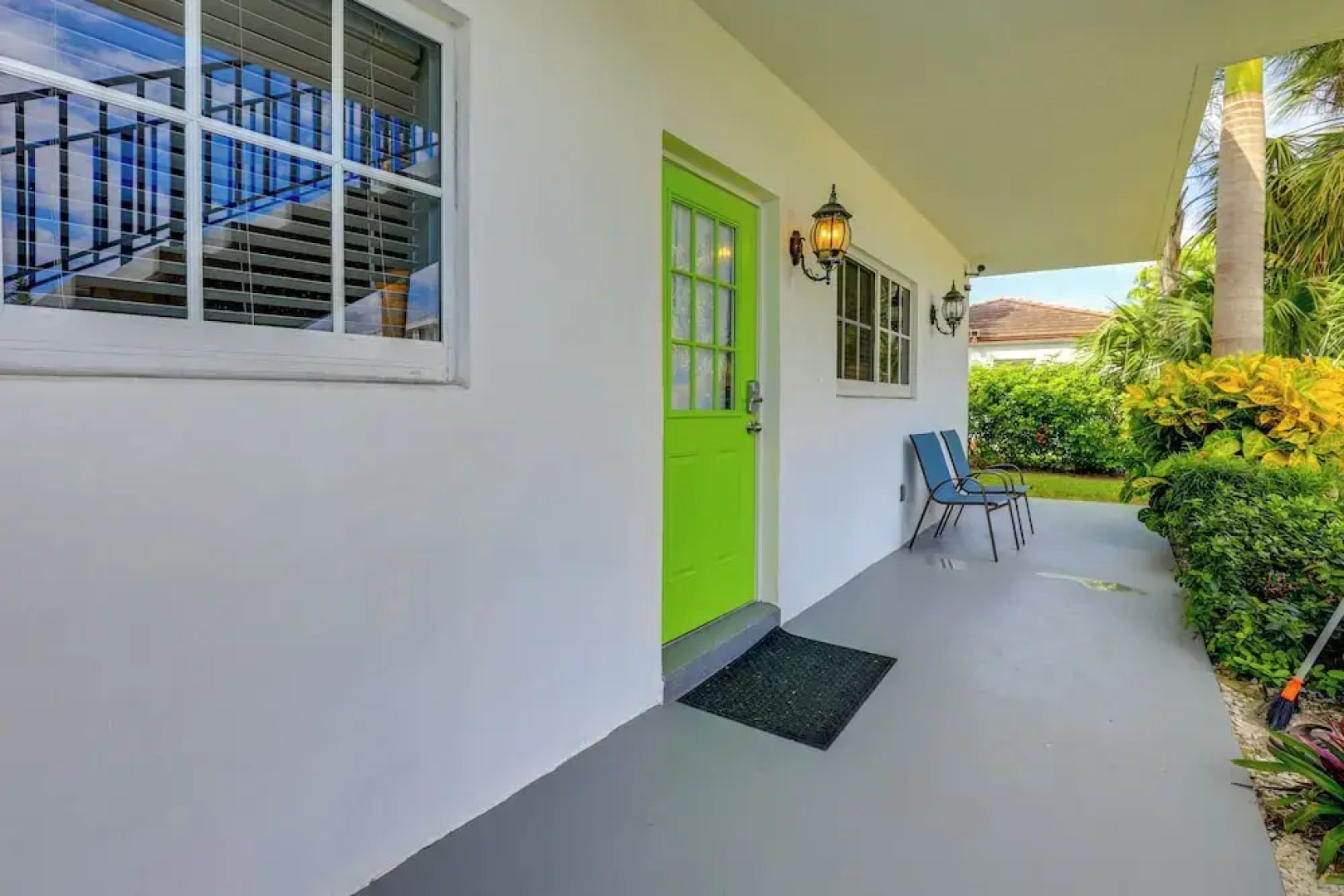 Upscale Condo - 2 Blocks to Riviera Beach!