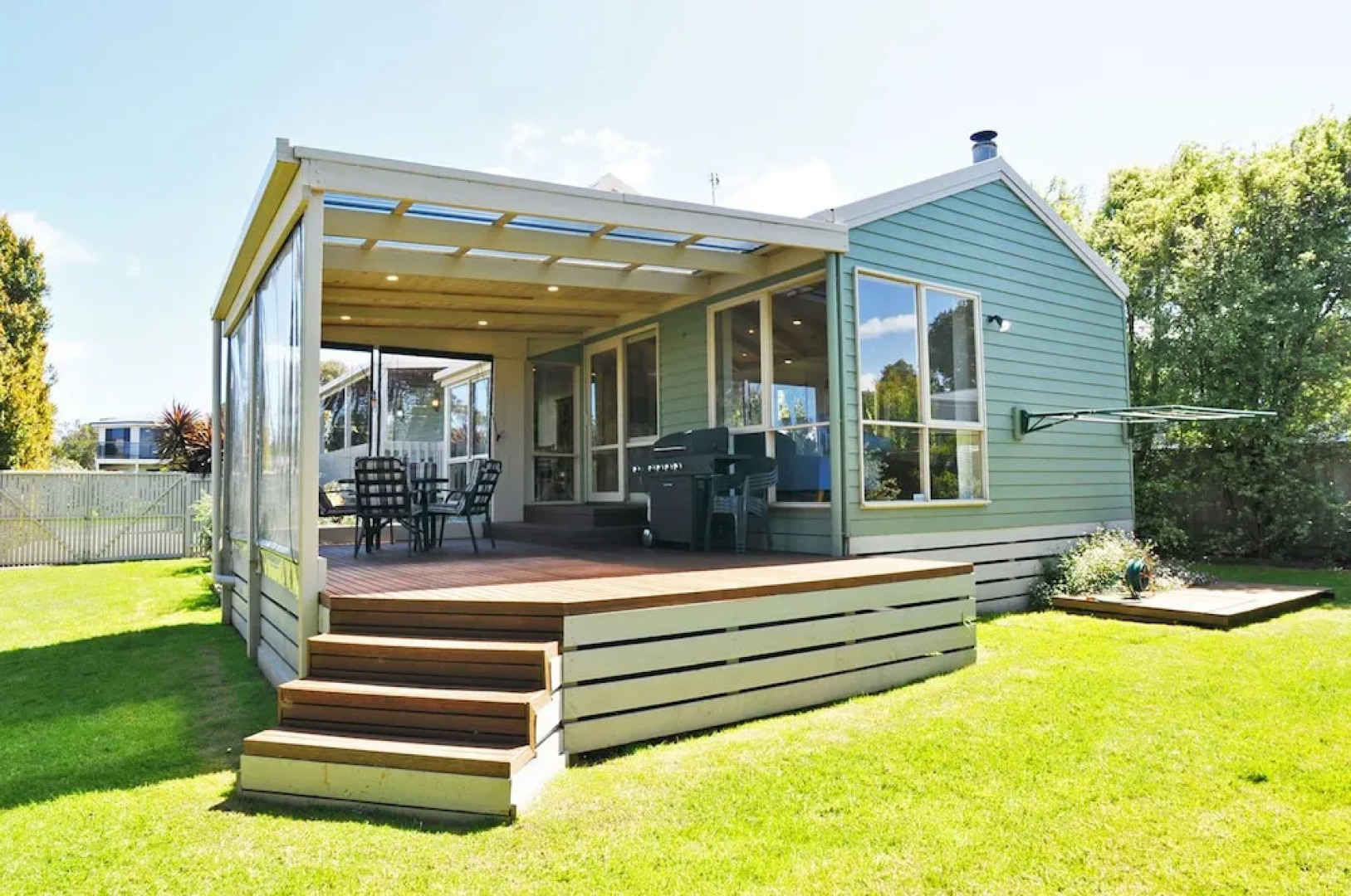 Archies Beachside Abode - Pet Friendly (Outside Only)