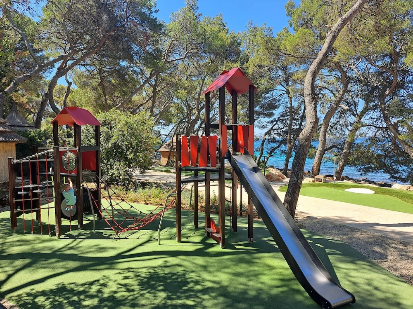 Pine Beach Pakostane Glamping Homes - All Inclusive light