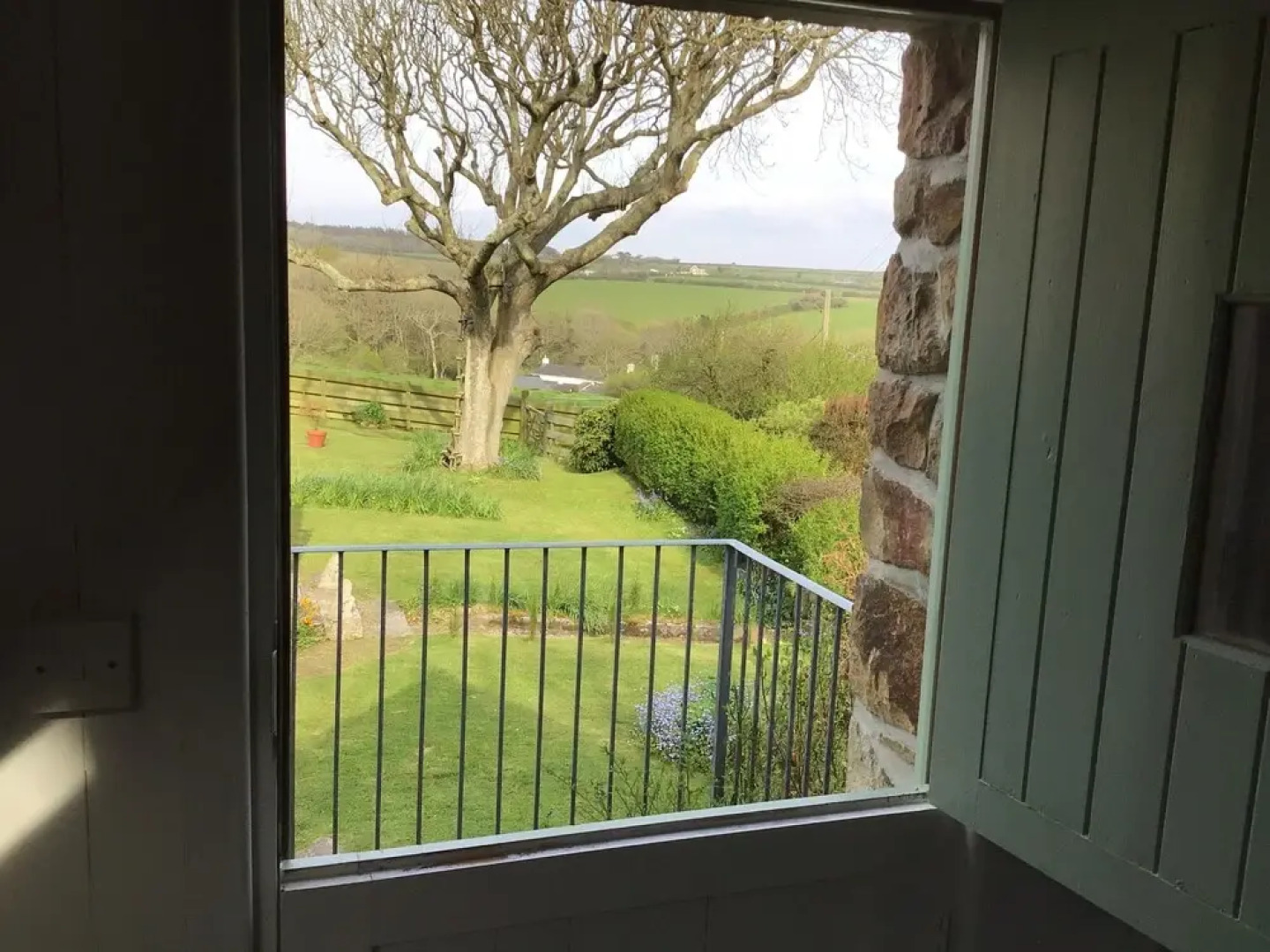 Cozy Camborne Studio Retreat With two Single Beds