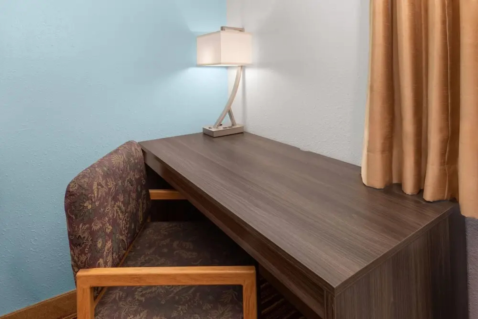 Super 8 by Wyndham Rock Port MO