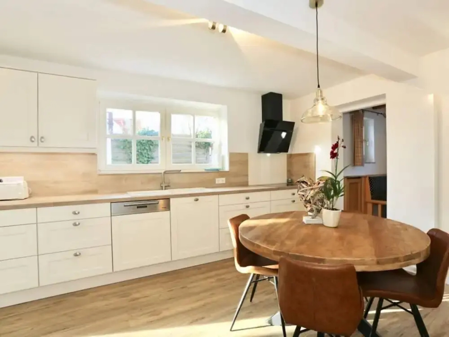 Strandhuus Modern Retreat