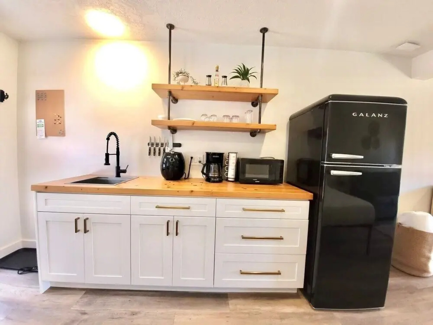 Riverside by Cowichan Lake Cottages