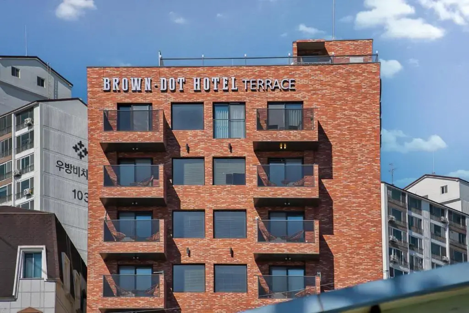 Pohang Terminal Brown Dot