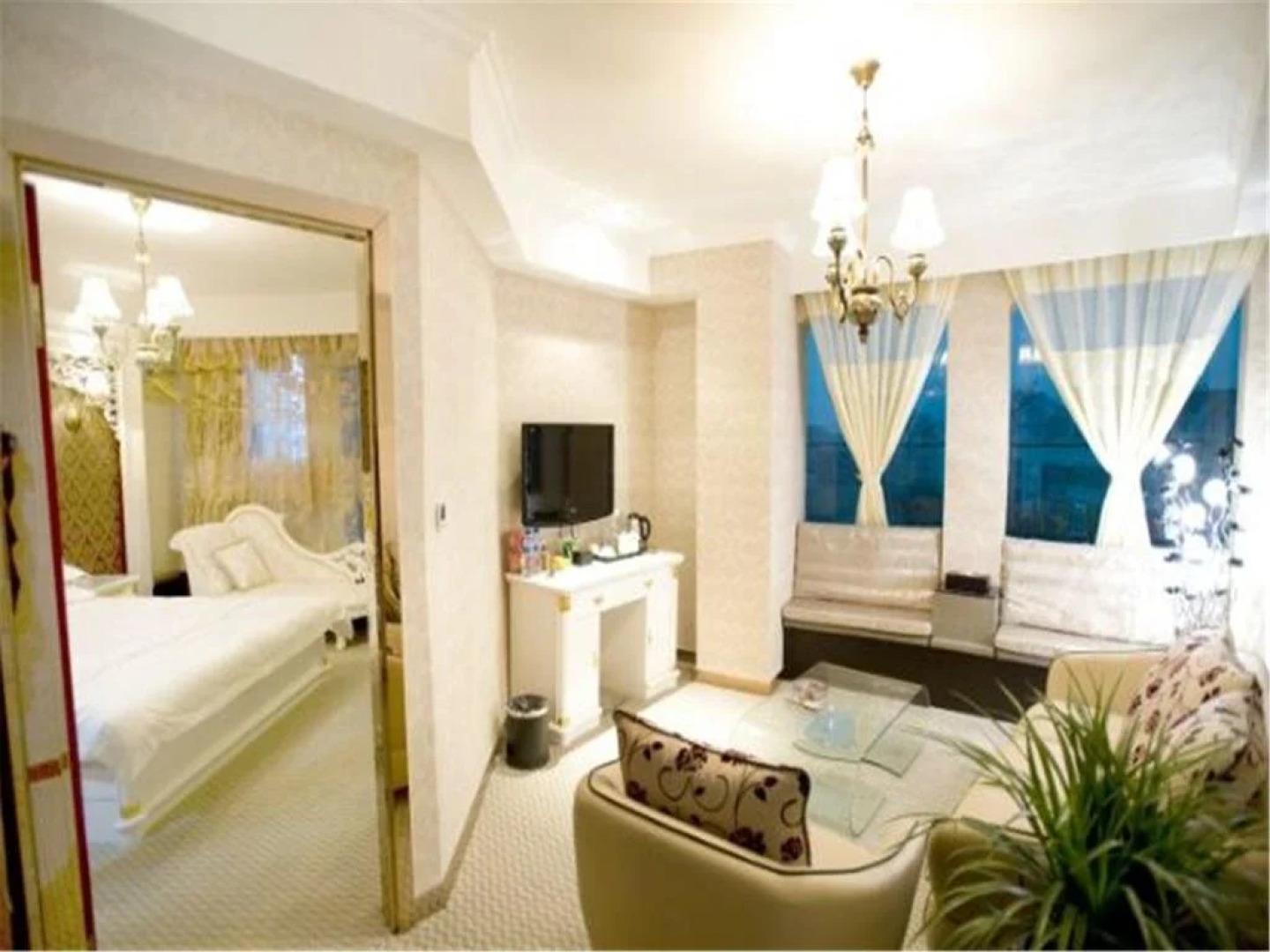 Lishui Jia Yi City Hotel