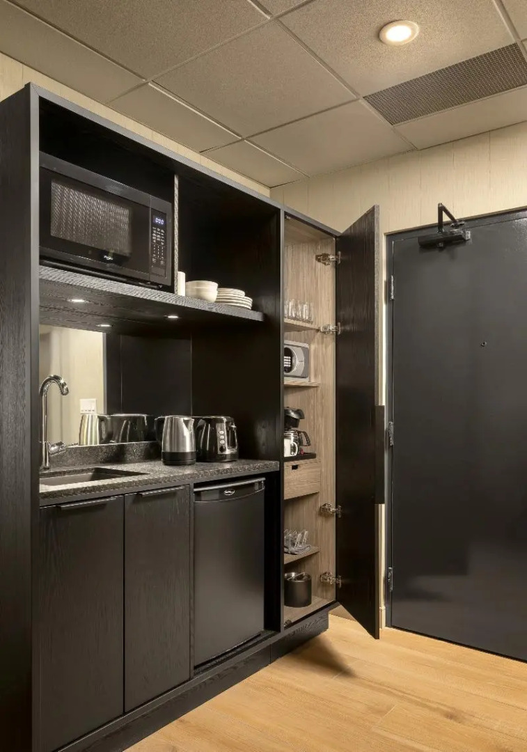 Peaks Hotel & Suites