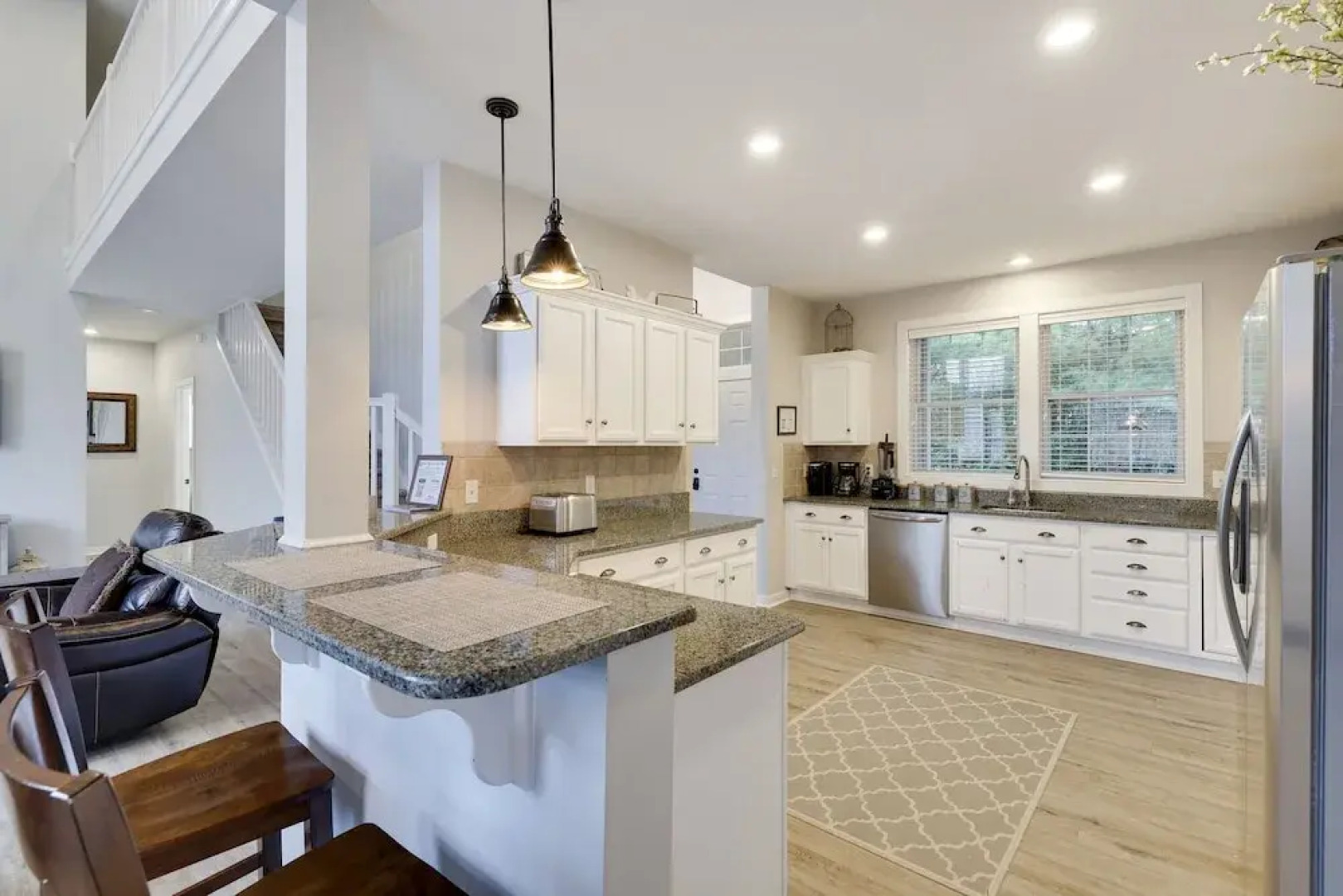 The Nest at Pinecrest by Avantstay Hot Tub Spacious Deck Game Room Fire Pit