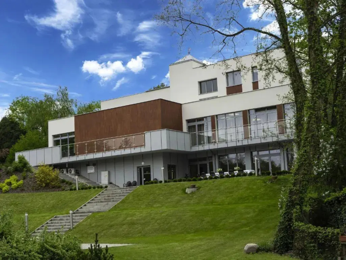 Hotelik na Słonecznym Wzgórzu