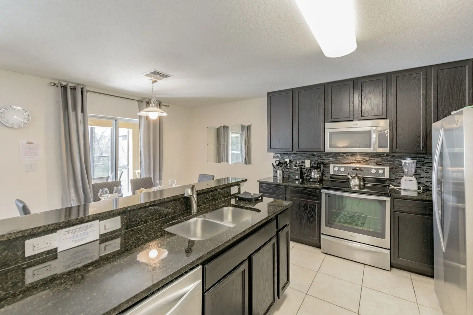 4 bed House/w pool & Garage