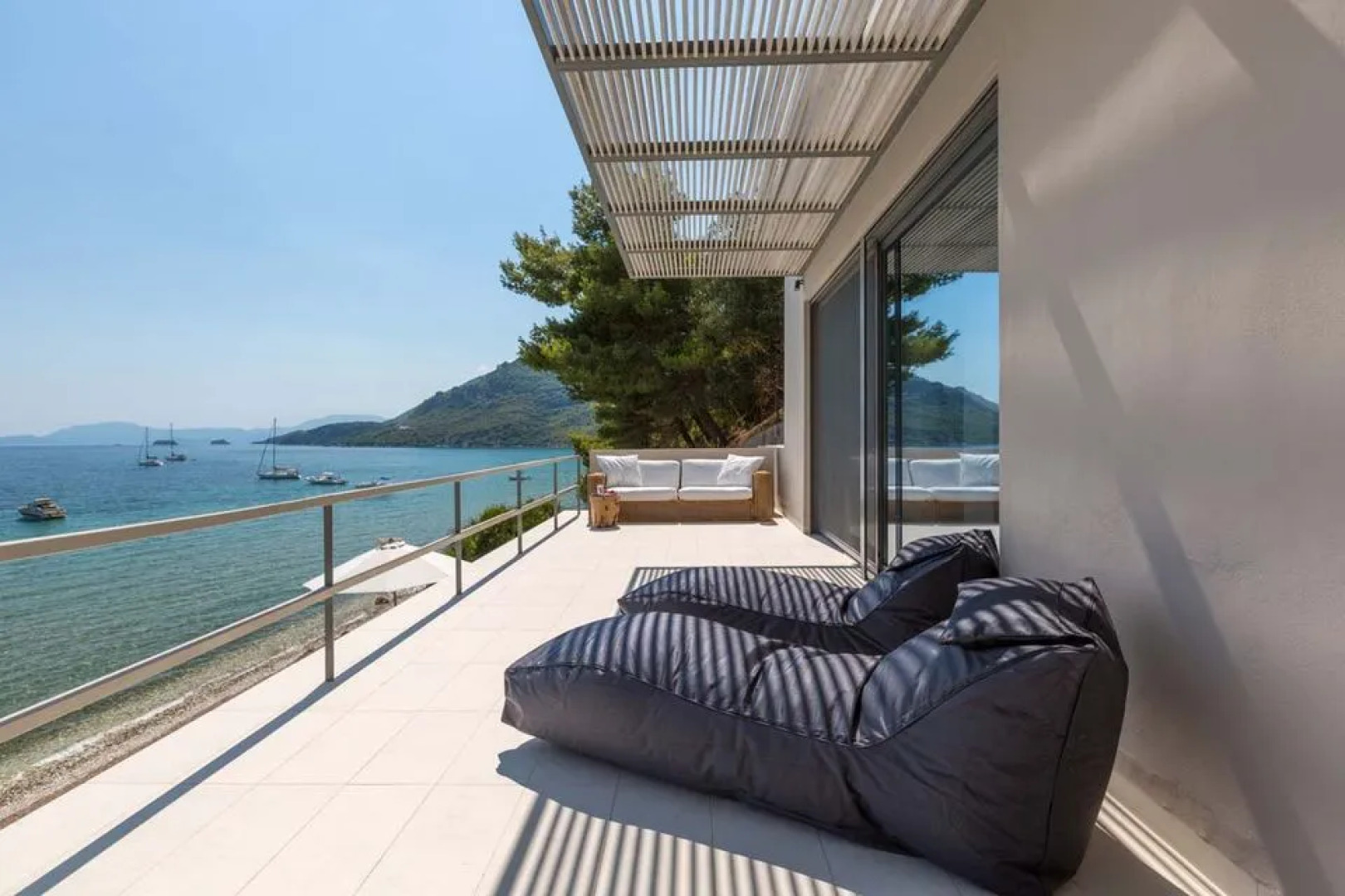 Villa Kastos-Beachfront Villa