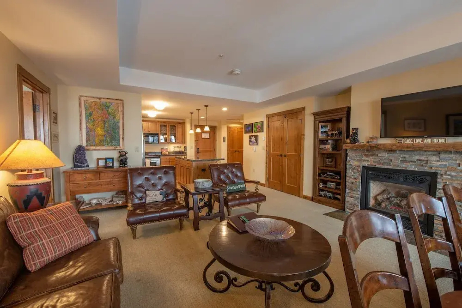 Large 3 Bedroom Bathroom In Mountaineer Square Condo - No Cleaning Fee! by RedAwning