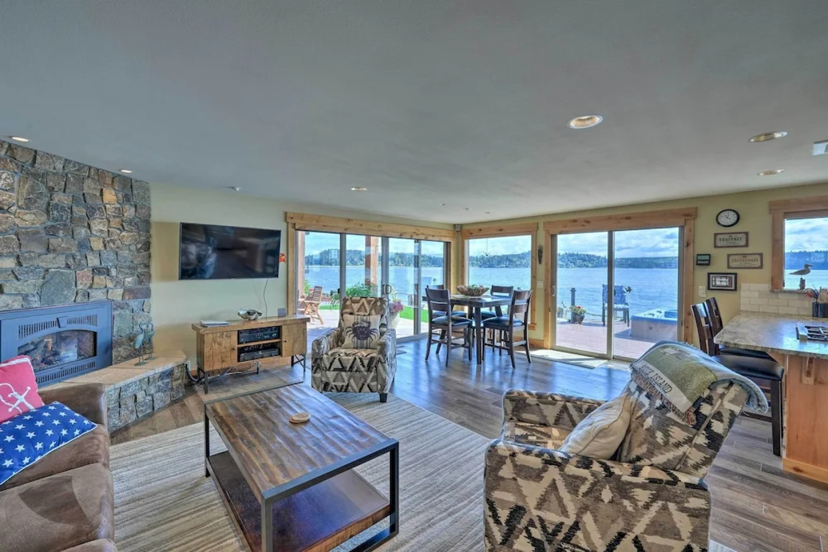 Similk Bay Retreat With Deck, Fire Pit + Hot Tub!