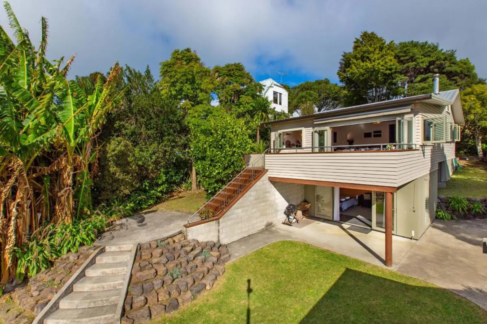 Waterfront Bach - Raglan Bach