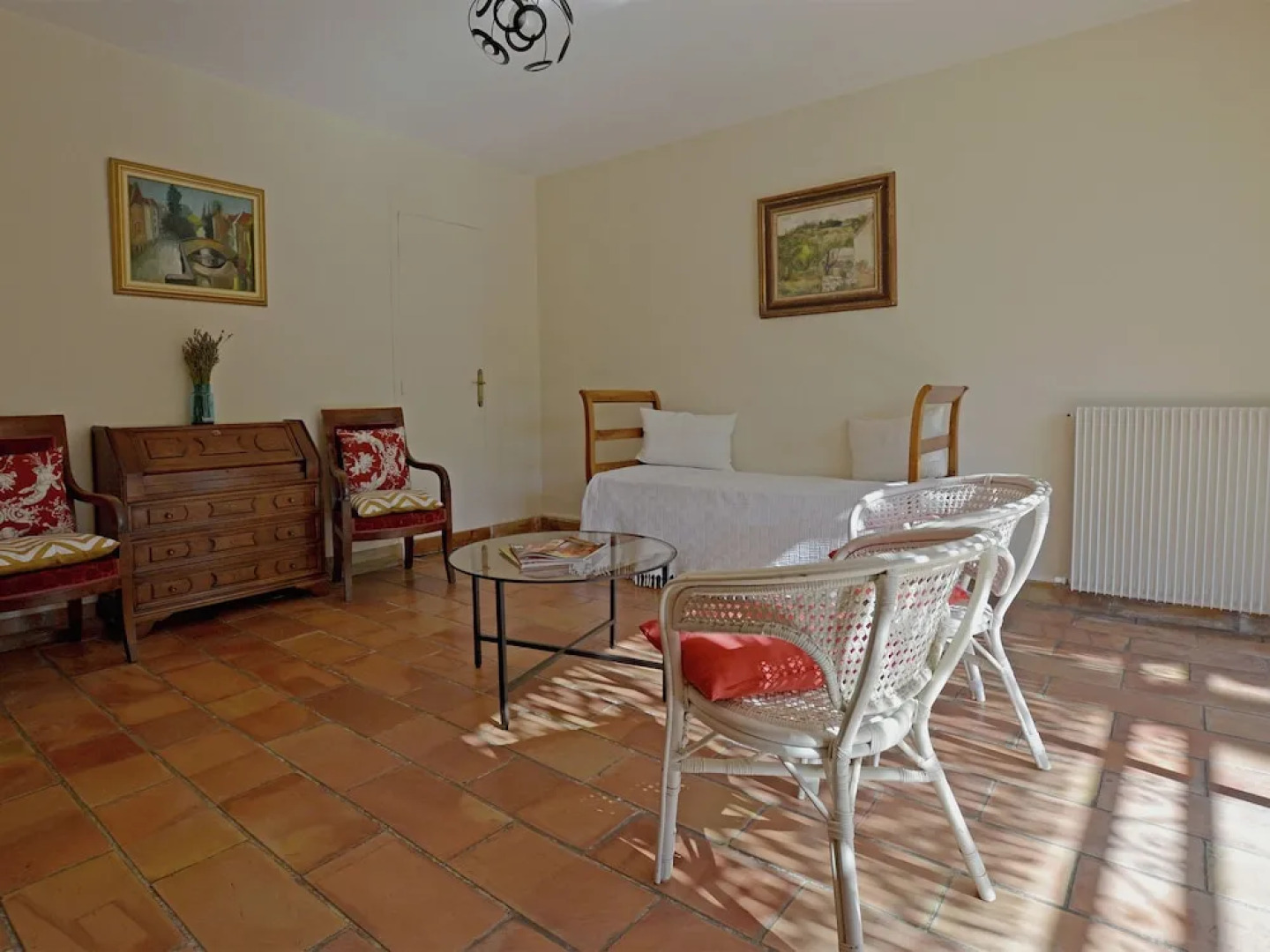 Cushy Villa in Vergèze With Fenced Garden, Terrace, Barbecue