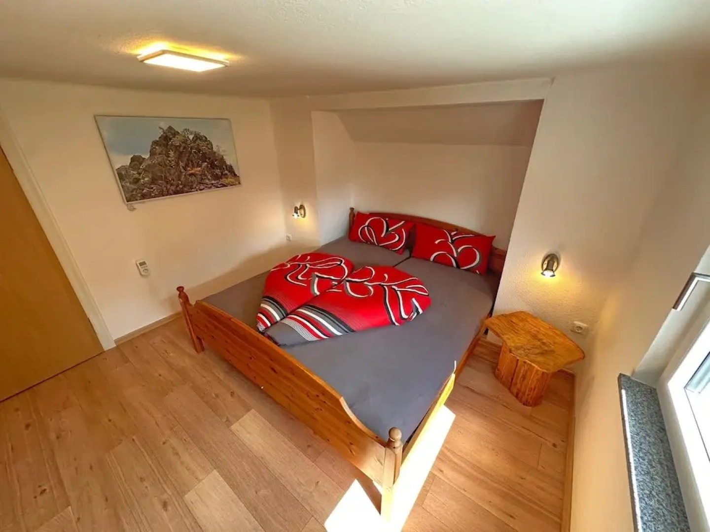 Freistehendes Haus mit Ofen, Terrasse und Garten