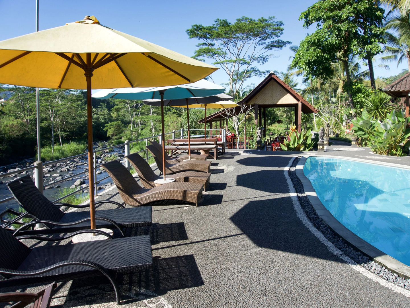 Tepi Sungai Guesthouse & Restaurant