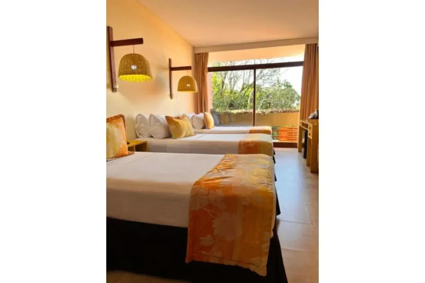 Raices Esturion Hotel