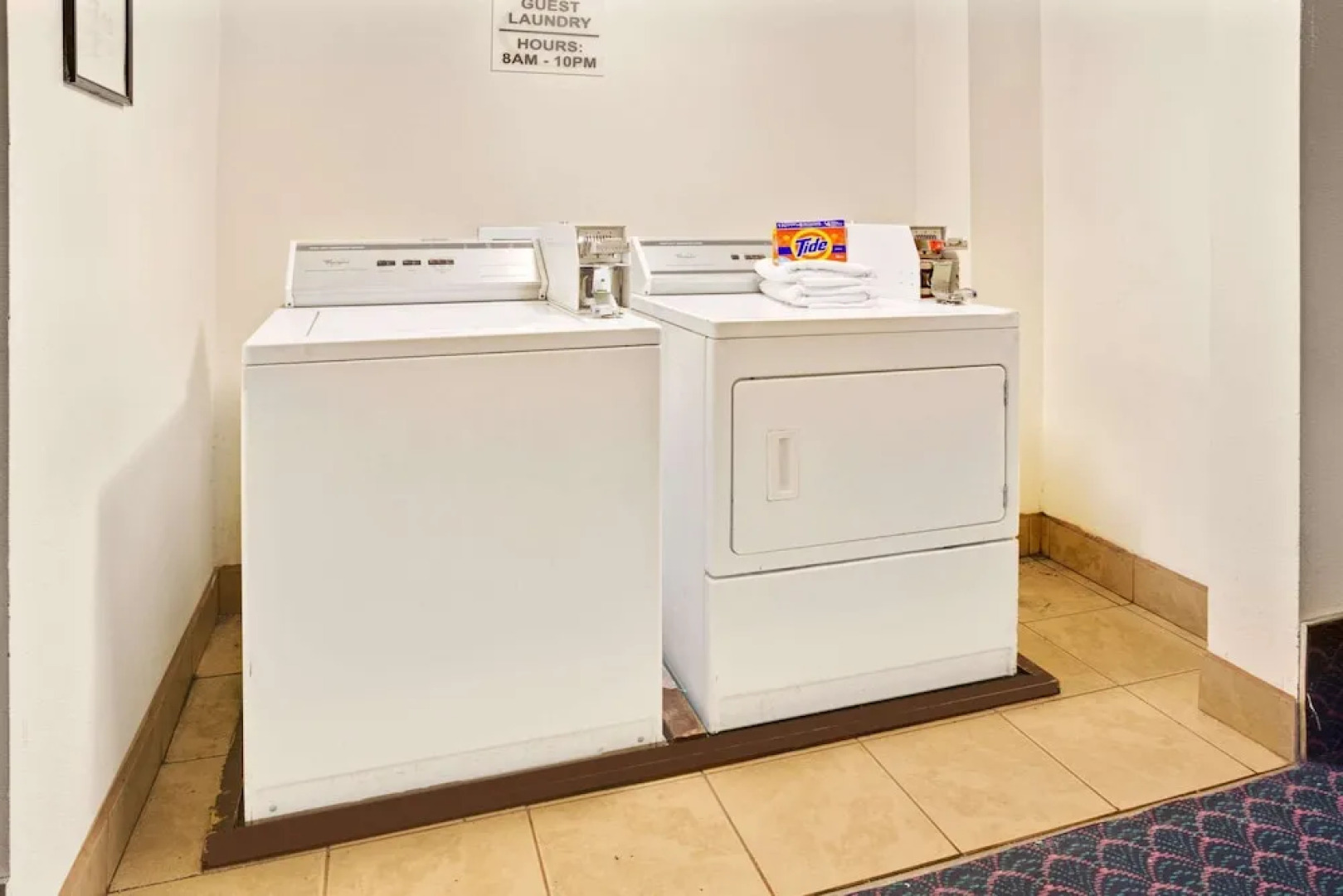 Super 8Longmont/Del Camino