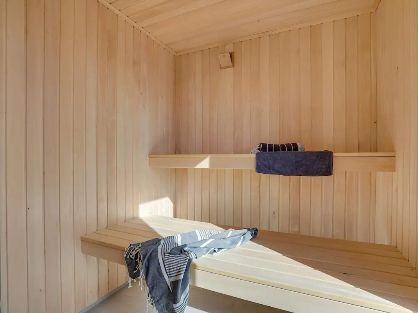 Spacious Retreat for 20 - By Traum Ferienwohnungen