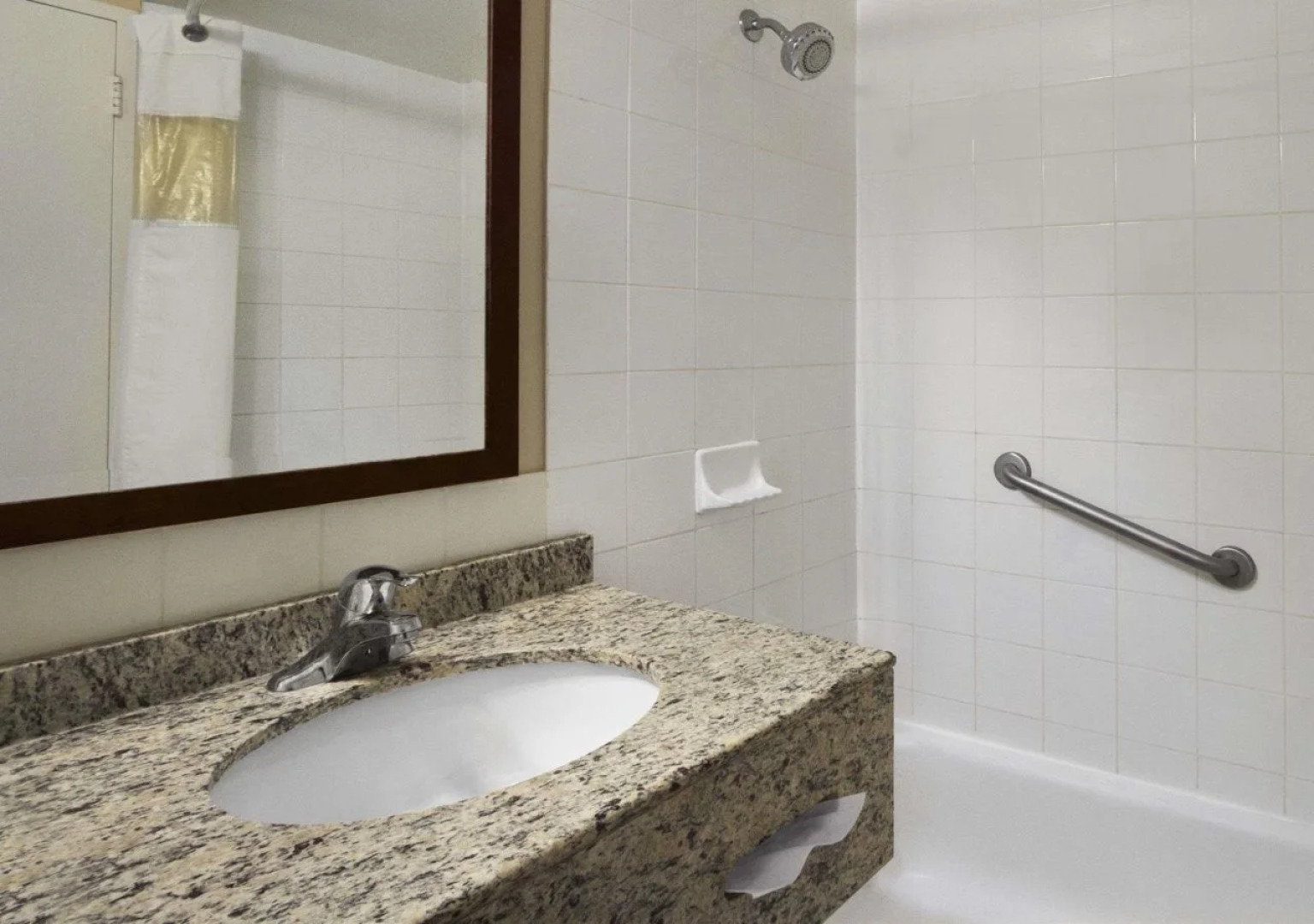 Travelodge by Wyndham Richmond Hill