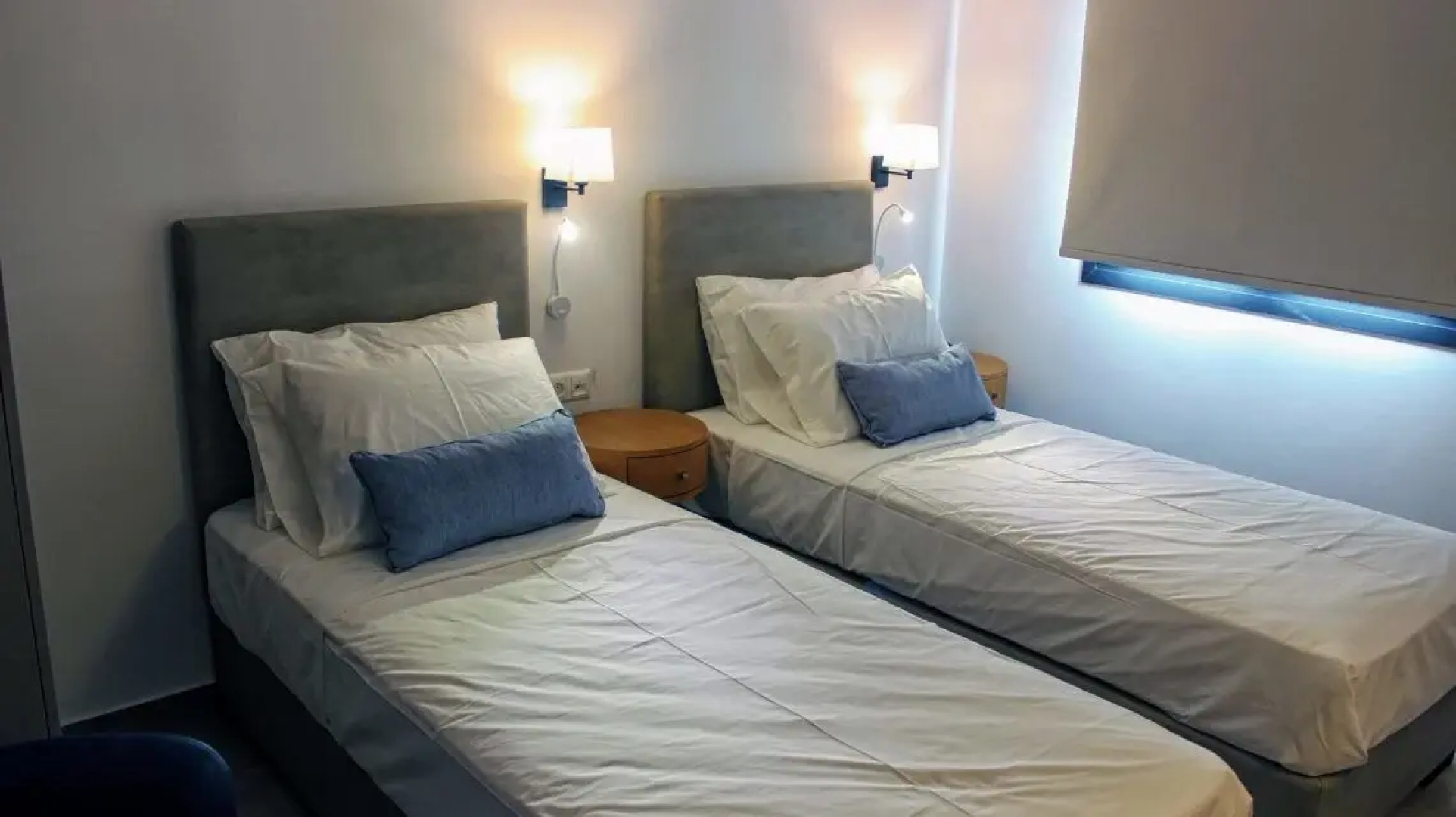 Theros Villas & Suites