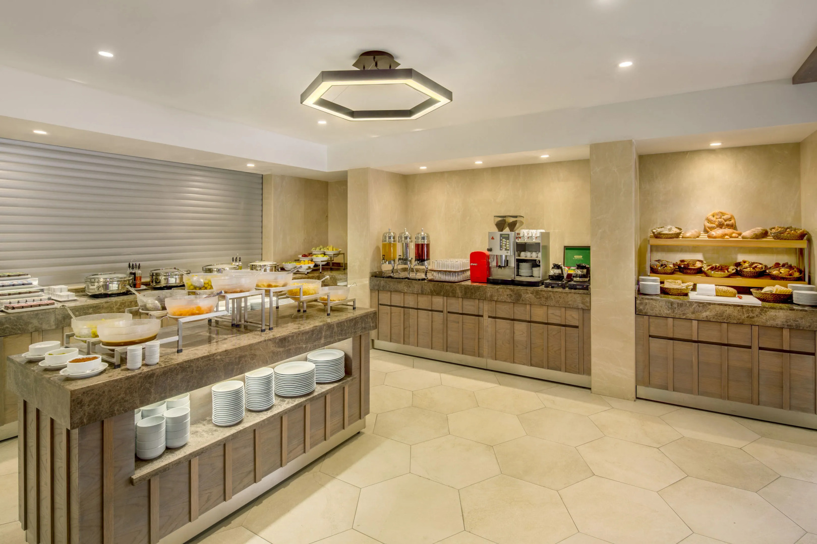 Grander Inn & Suites