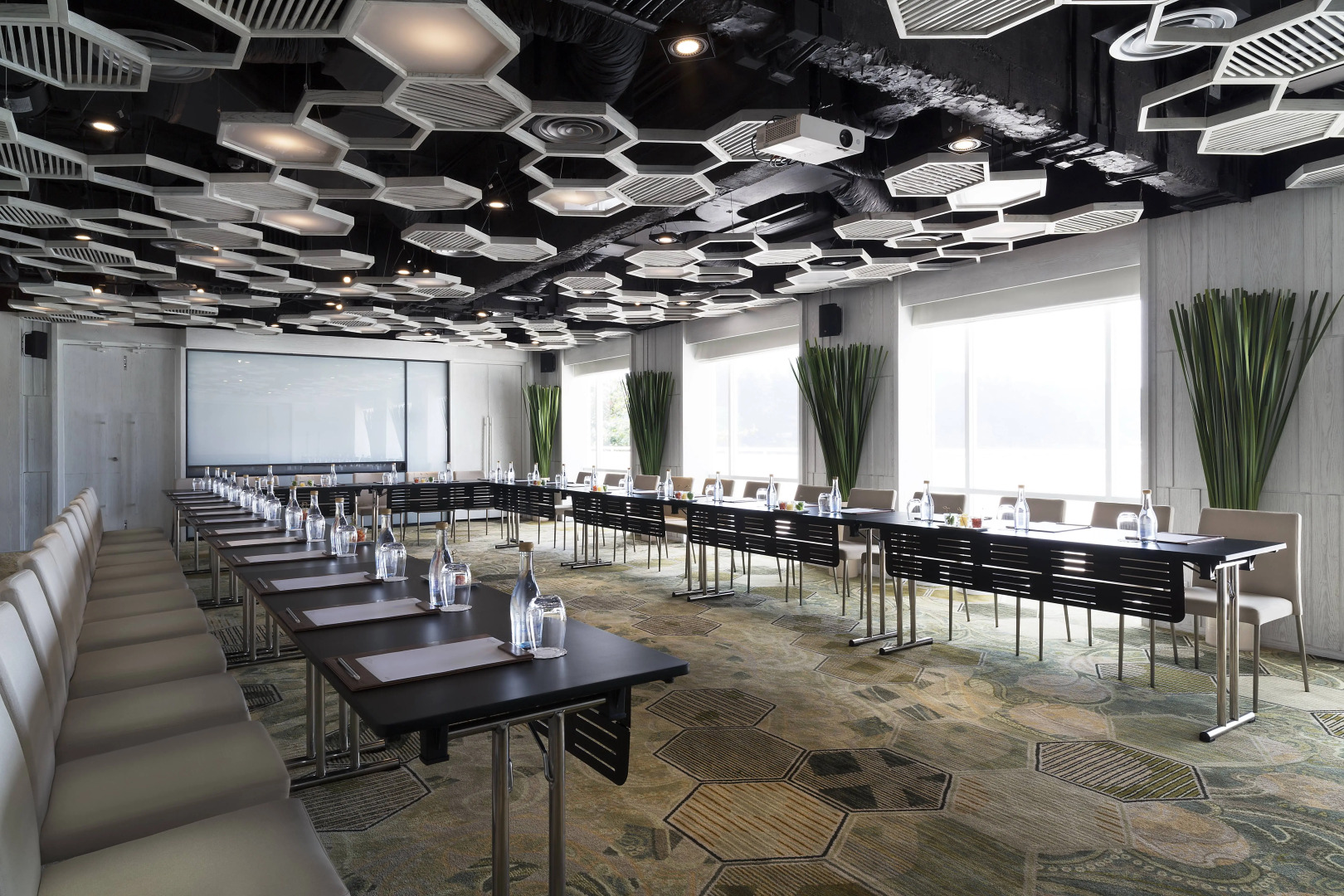 Отель The Nai Harn