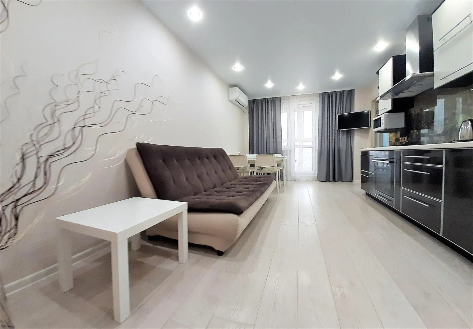 Мегаполис на улице Средне-Московская