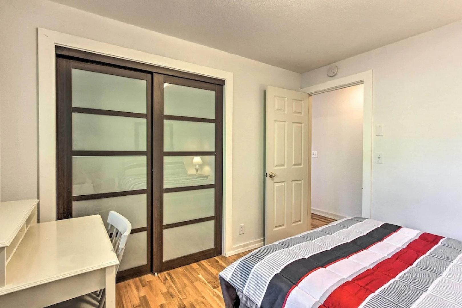 Eugene Retreat: Large Yard + Central Location