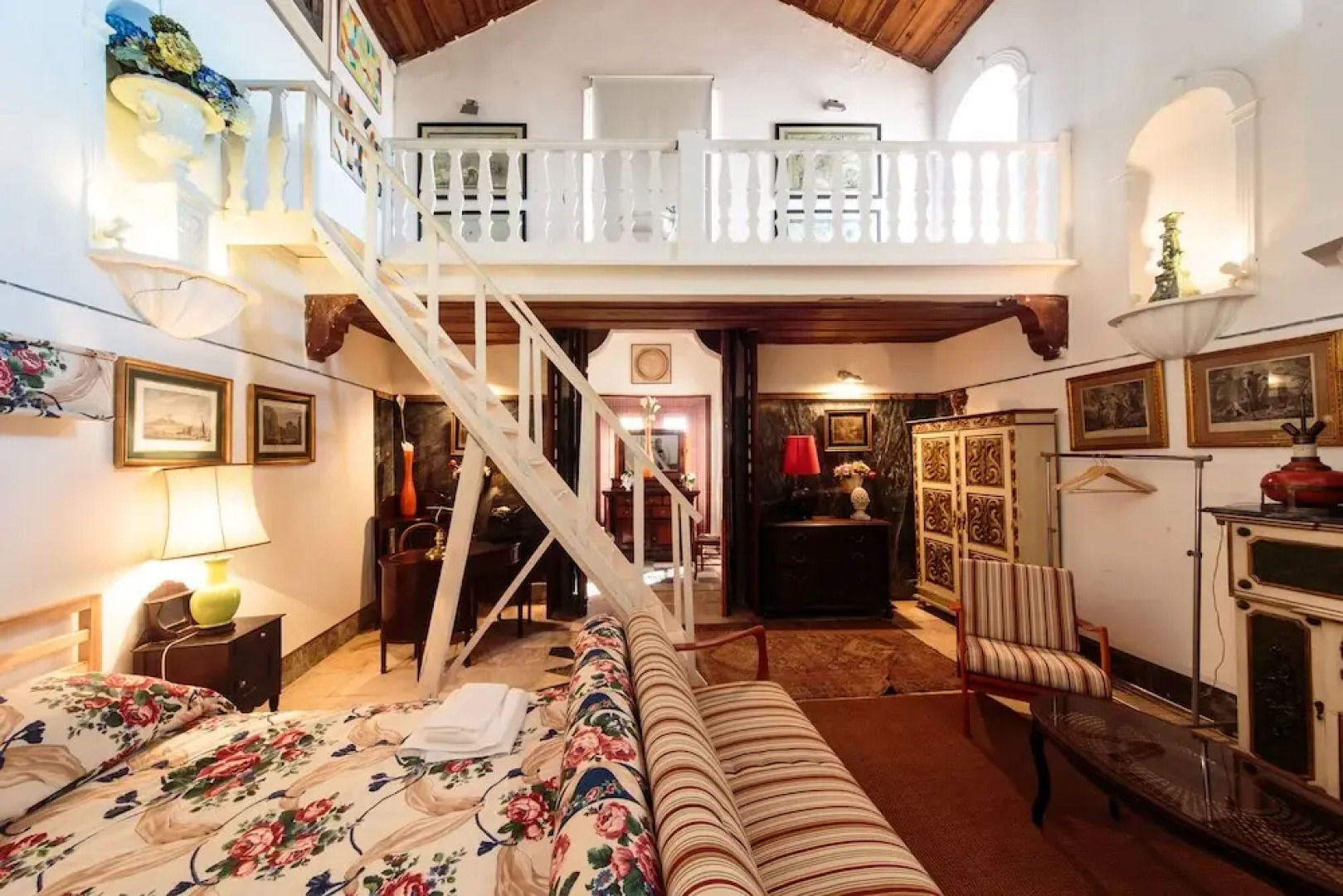 Shepinetree - Capela House